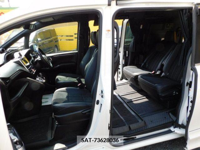 Toyota ESQUIRE 2019-05 234677-7