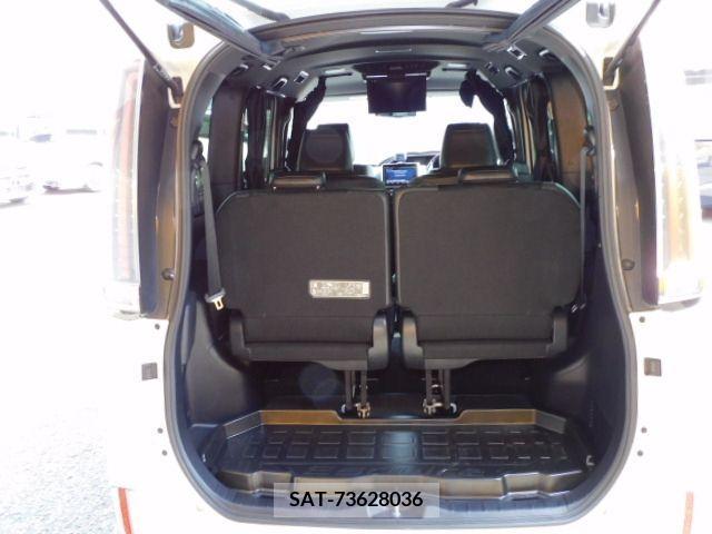 Toyota ESQUIRE 2019-05 234677-3