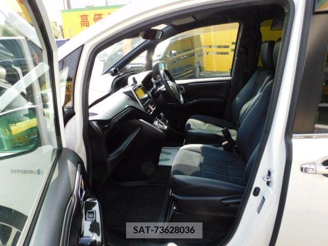 Toyota ESQUIRE 2019-05 234677-4