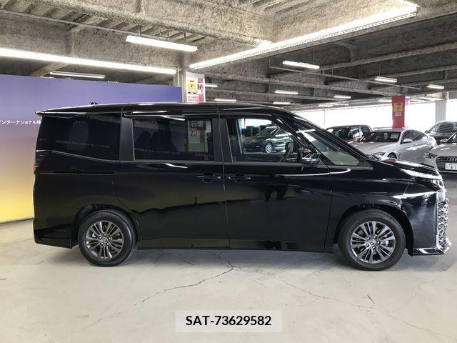 Toyota VOXY 2023-07 212832-4