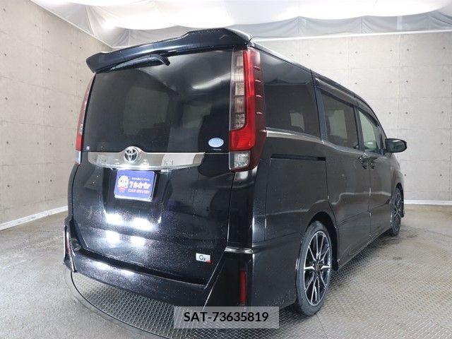 Toyota NOAH 2016-07 236917-1