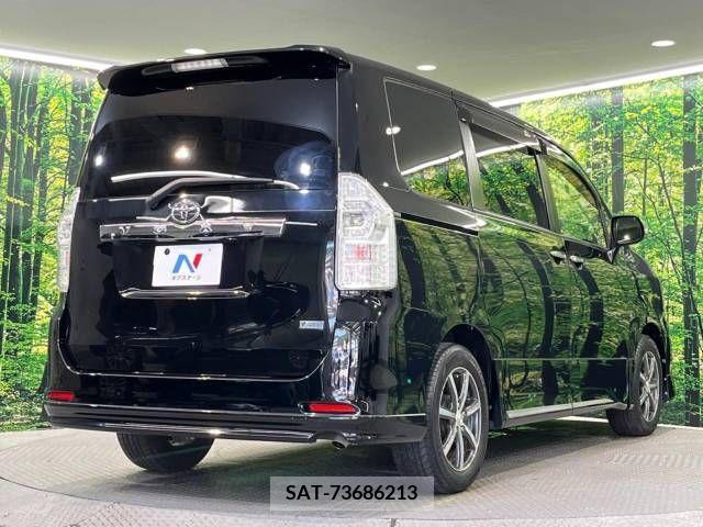 Toyota VOXY 2013-06 337661-18