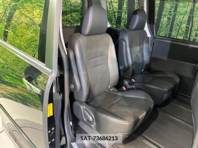 Toyota VOXY 2013-06 337661-9