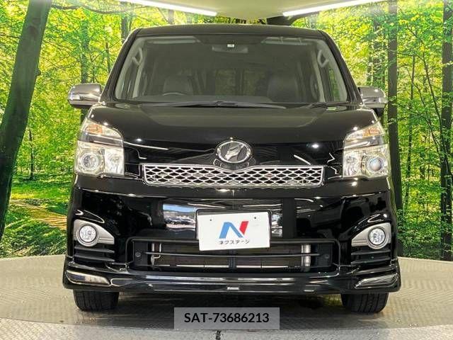 Toyota VOXY 2013-06 337661-15
