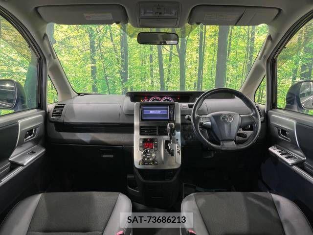 Toyota VOXY 2013-06 337661-1