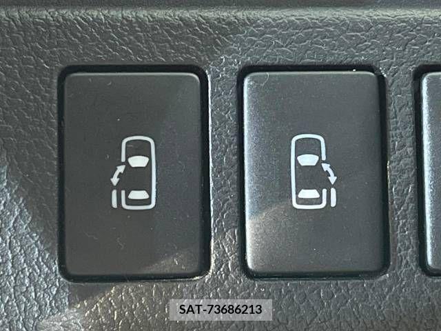 Toyota VOXY 2013-06 337661-2