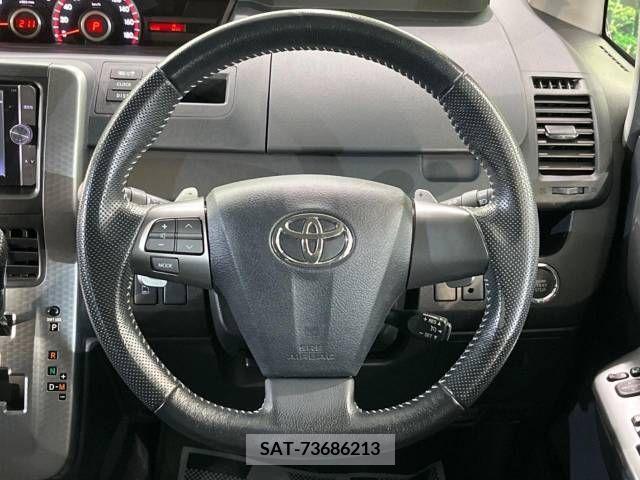 Toyota VOXY 2013-06 337661-12