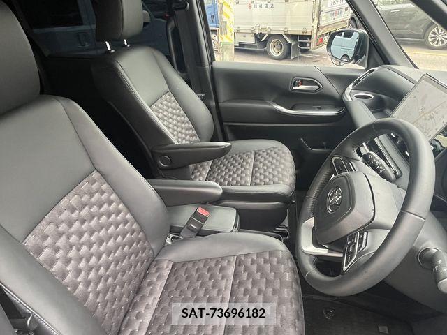 Toyota VOXY 2023-05 313595-10