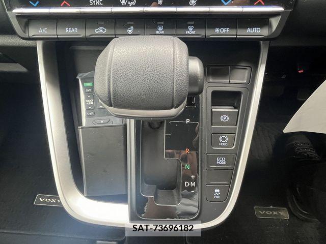 Toyota VOXY 2023-05 313595-4
