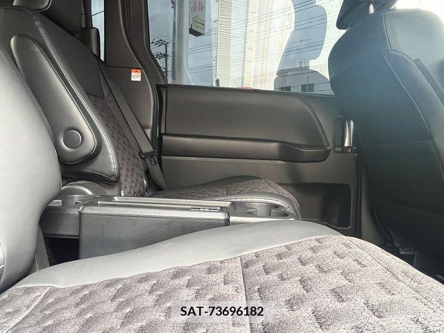 Toyota VOXY 2023-05 313595-15