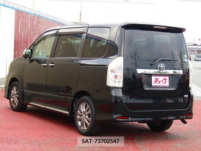 Toyota VOXY 2013-06 378462-8