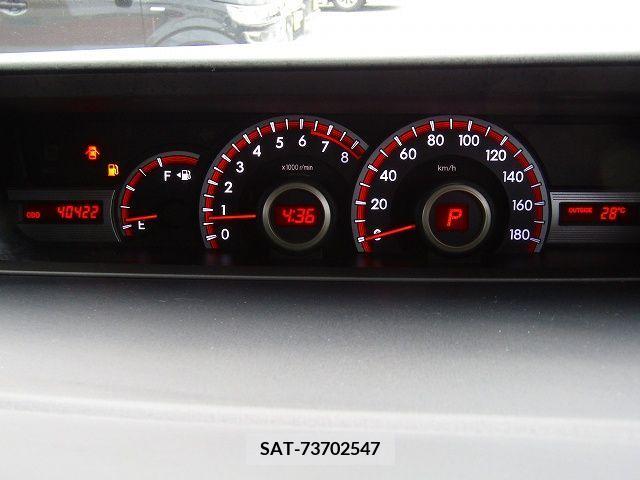 Toyota VOXY 2013-06 378462-7