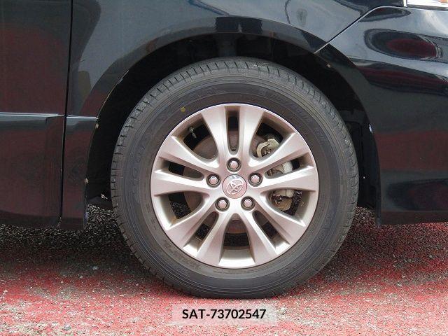 Toyota VOXY 2013-06 378462-26