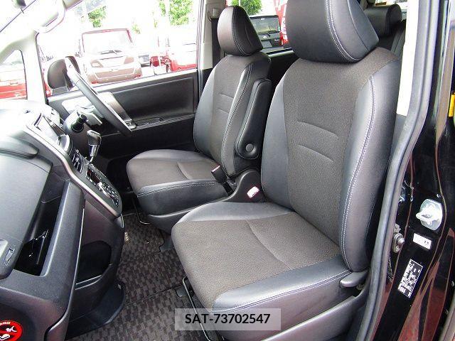 Toyota VOXY 2013-06 378462-4