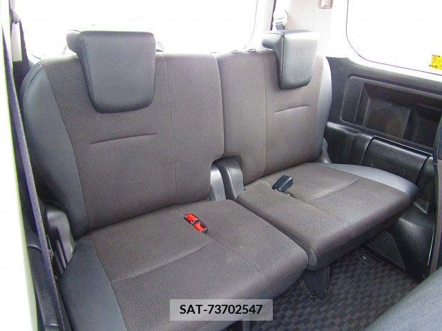 Toyota VOXY 2013-06 378462-11