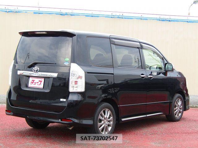 Toyota VOXY 2013-06 378462-2