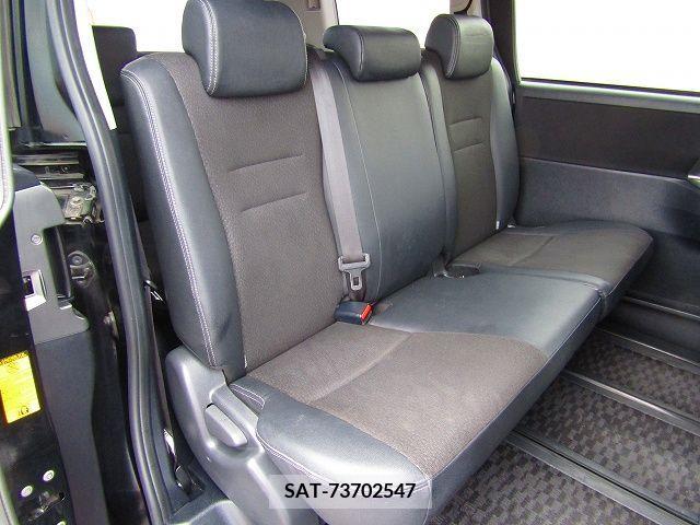 Toyota VOXY 2013-06 378462-3