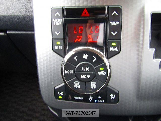Toyota VOXY 2013-06 378462-20