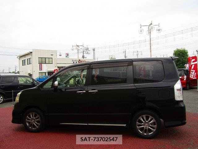 Toyota VOXY 2013-06 378462-19