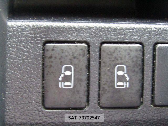 Toyota VOXY 2013-06 378462-17