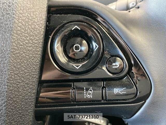 Toyota PRIUS 2021-06 366570-7