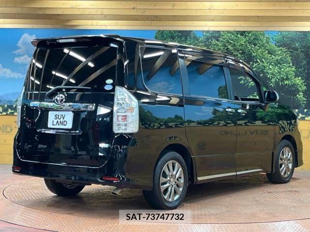 Toyota VOXY 2011-11 289046-17