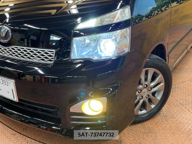 Toyota VOXY 2011-11 289046-12