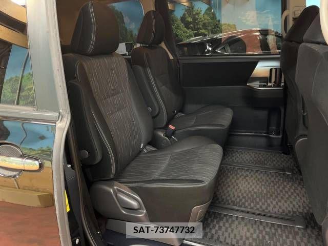 Toyota VOXY 2011-11 289046-9