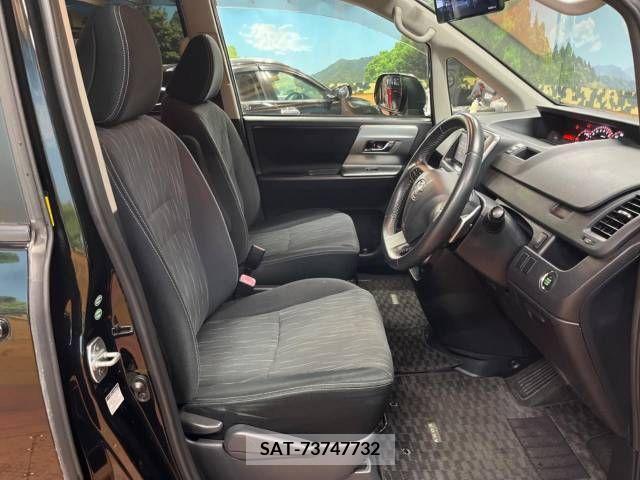 Toyota VOXY 2011-11 289046-8