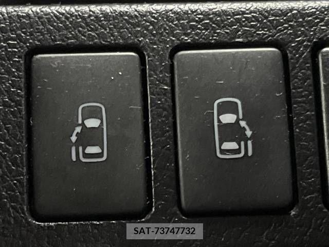 Toyota VOXY 2011-11 289046-7