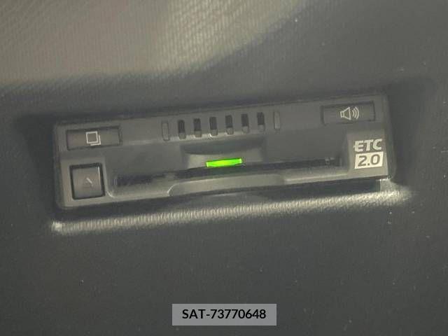 Toyota AQUA 2017-09 389323-5