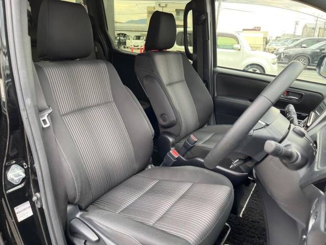 Toyota VOXY 2019-06 188549-9