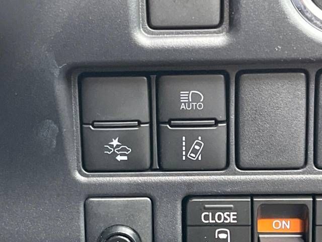 Toyota VOXY 2019-06 188549-4