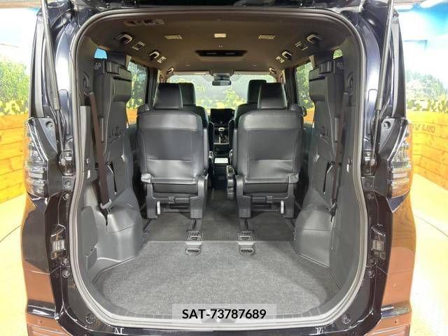 Toyota VOXY 2023-03 222155-11