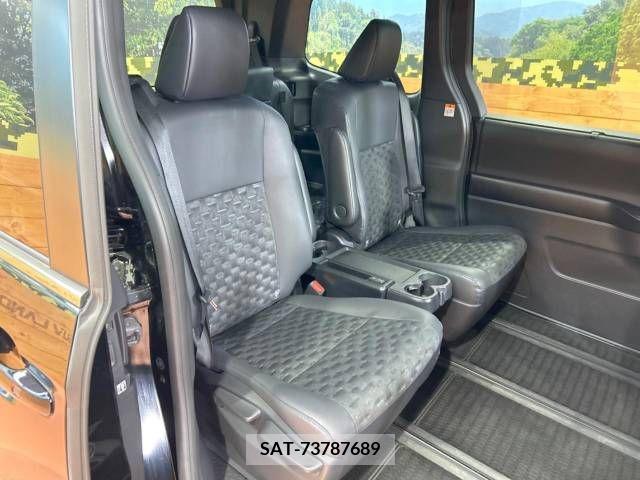 Toyota VOXY 2023-03 222155-9