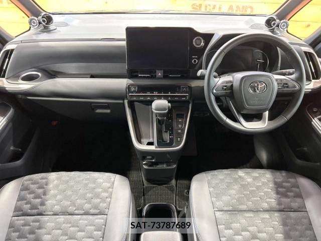 Toyota VOXY 2023-03 222155-1