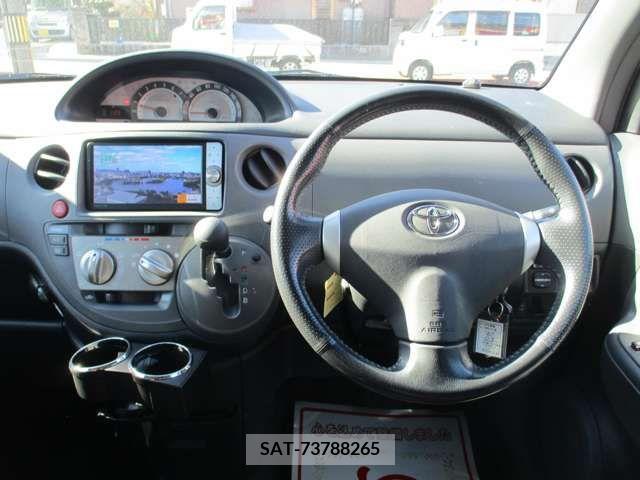 Toyota SIENTA 2011-08 211947-17