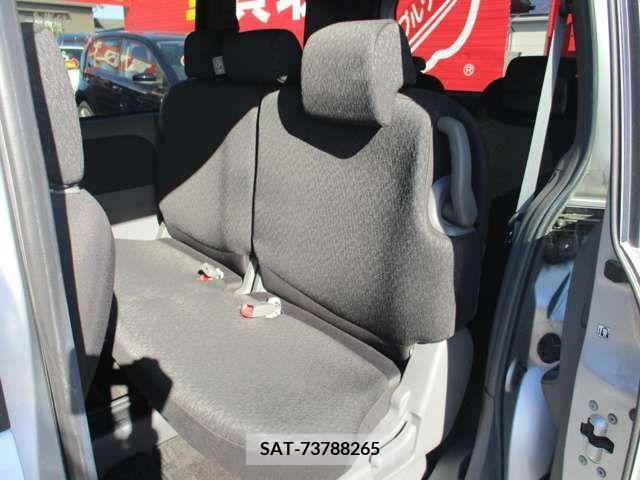 Toyota SIENTA 2011-08 211947-11