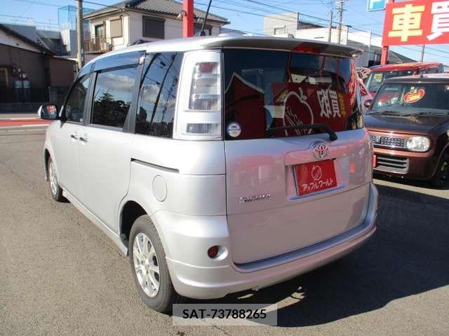 Toyota SIENTA 2011-08 211947-7
