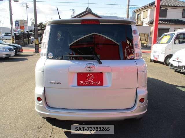 Toyota SIENTA 2011-08 211947-6