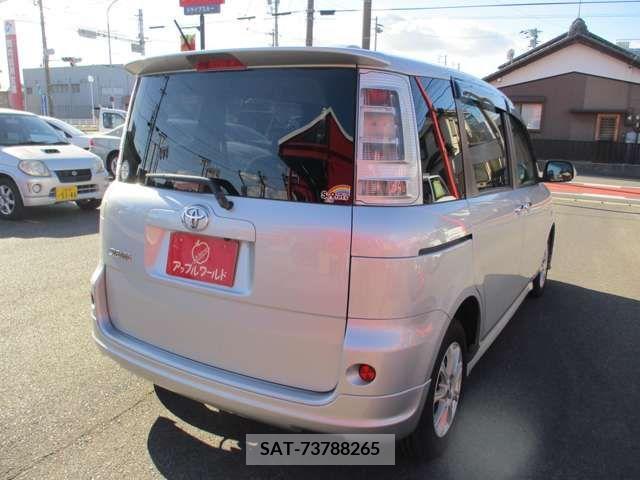 Toyota SIENTA 2011-08 211947-5