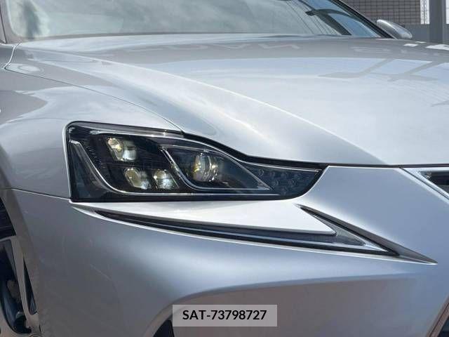 Lexus IS 2019-06 300092-12