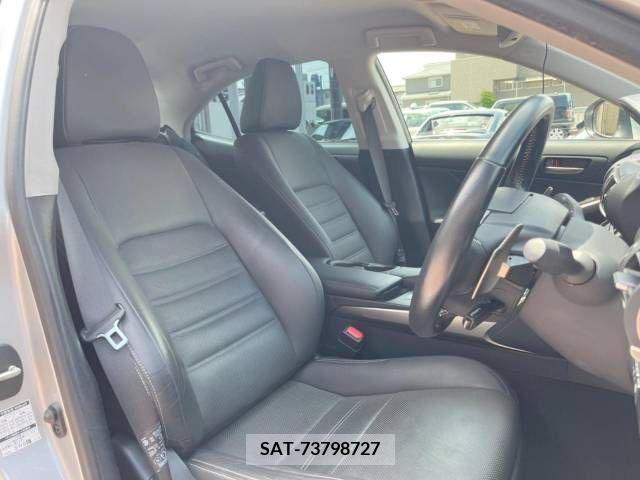 Lexus IS 2019-06 300092-8