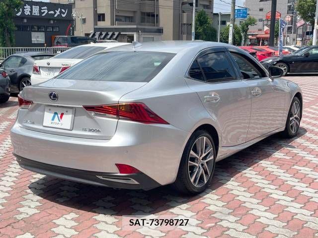 Lexus IS 2019-06 300092-17