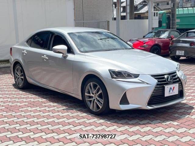 Lexus IS 2019-06 300092-16