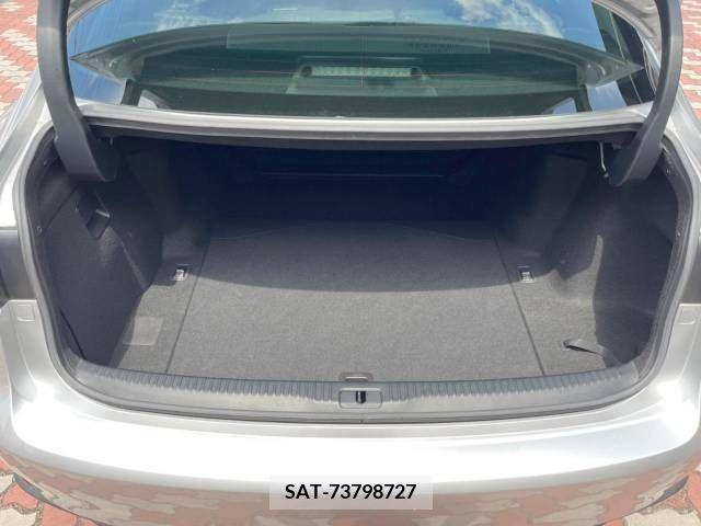 Lexus IS 2019-06 300092-10