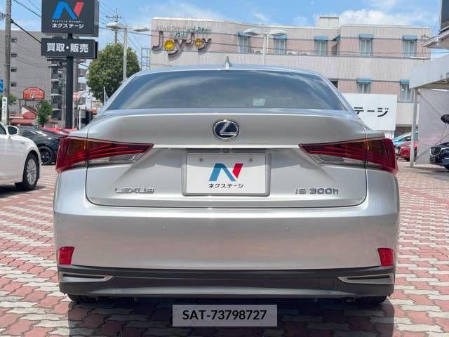 Lexus IS 2019-06 300092-15