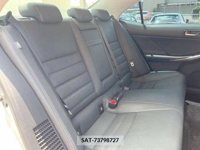 Lexus IS 2019-06 300092-9