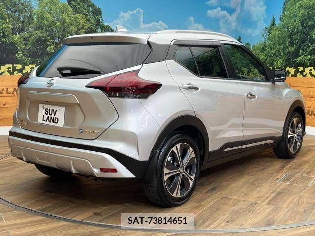 Nissan KICKS 2023-03 377984-17