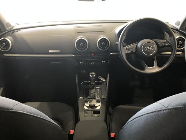 Audi A3 SEDAN 2019-12 16628-1